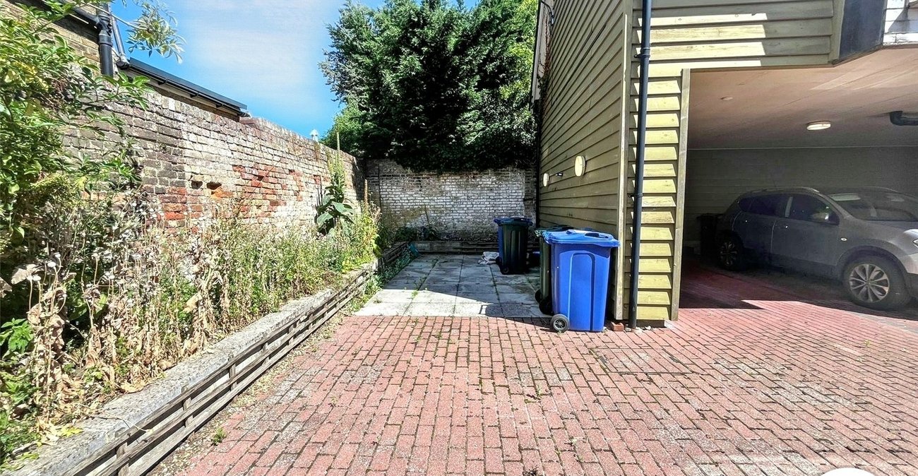 1 bedroom property for sale in London Road, Teynham | Robinson Michael & Jackson