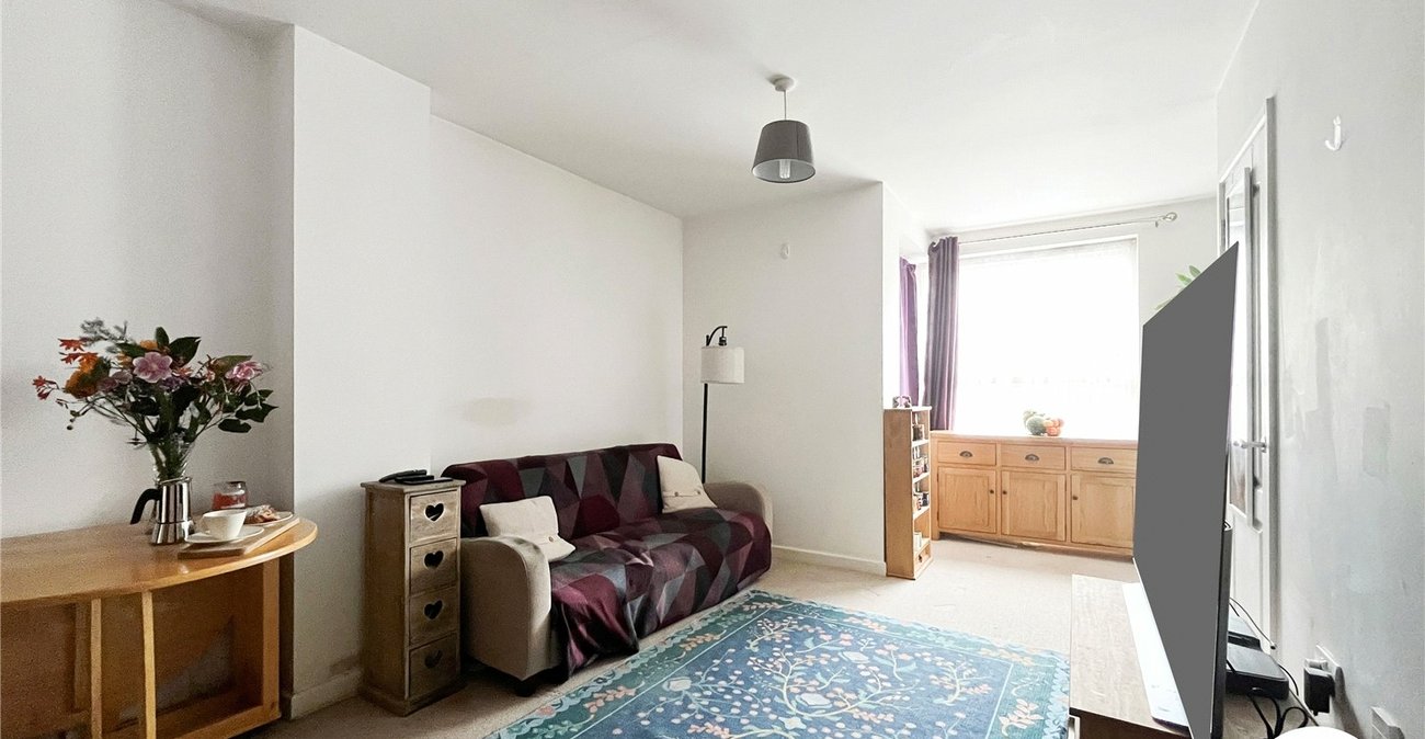1 bedroom property for sale in London Road, Teynham | Robinson Michael & Jackson