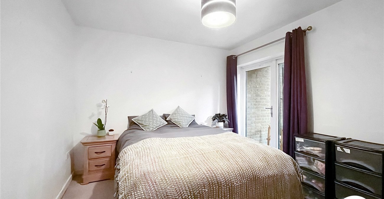 1 bedroom property for sale in London Road, Teynham | Robinson Michael & Jackson