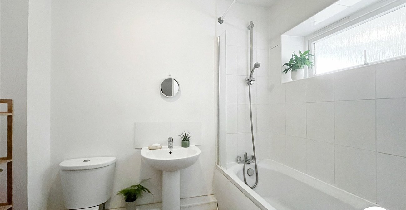 1 bedroom property for sale in London Road, Teynham | Robinson Michael & Jackson