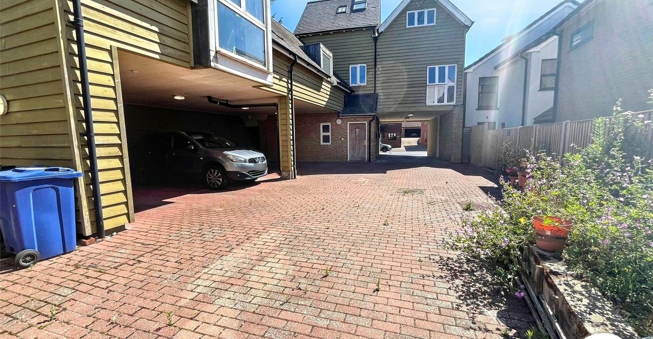 1 bedroom property for sale in London Road, Teynham | Robinson Michael & Jackson