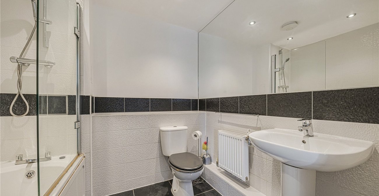 2 bedroom property for sale in Dartford | Robinson Jackson