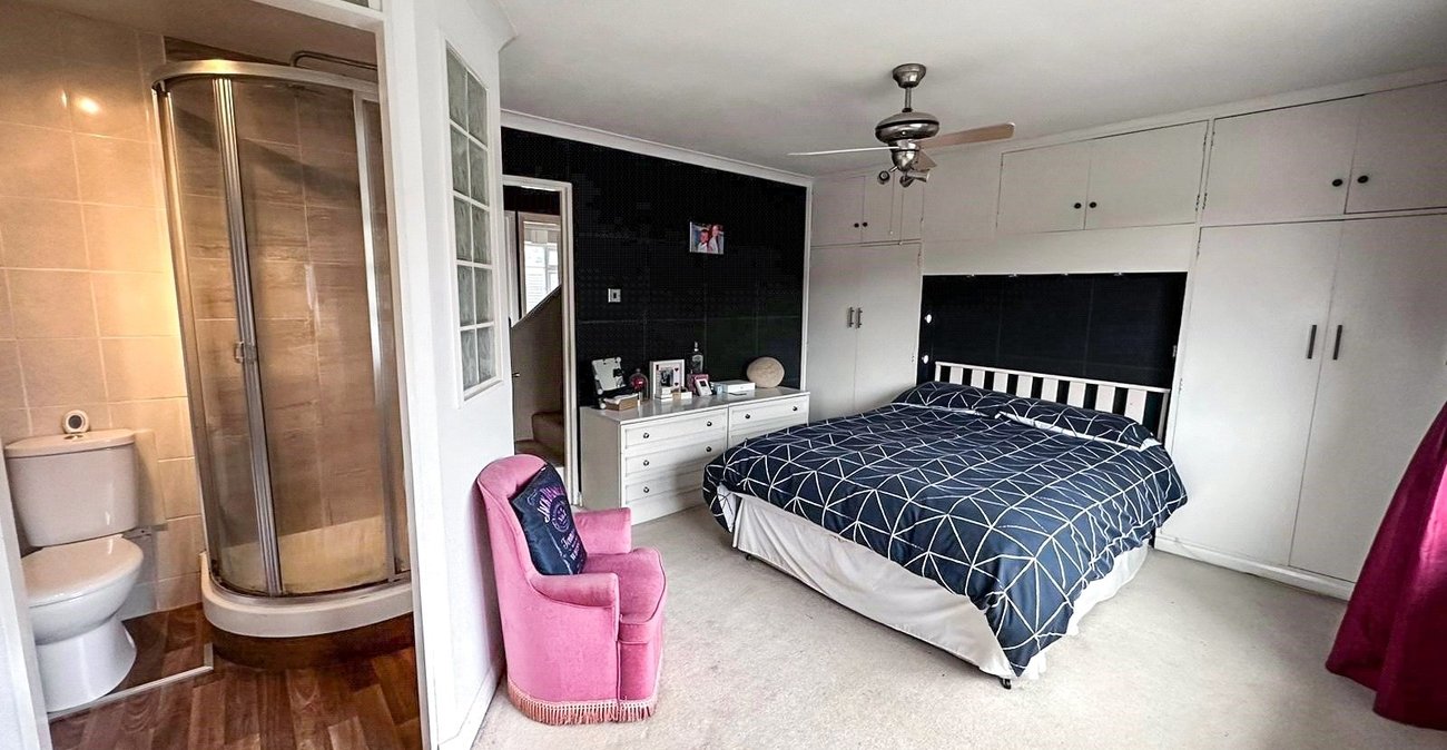 4 bedroom house for sale in Cuxton | Robinson Michael & Jackson