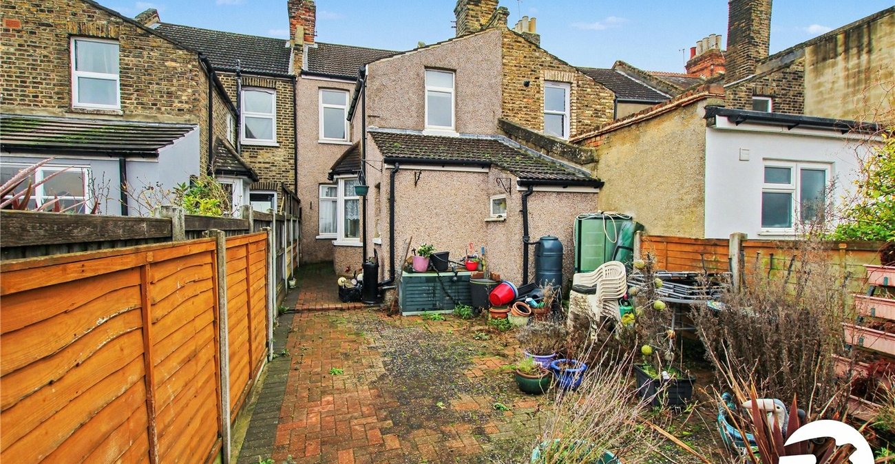 3 bedroom house for sale in Plumstead Common | Robinson Jackson