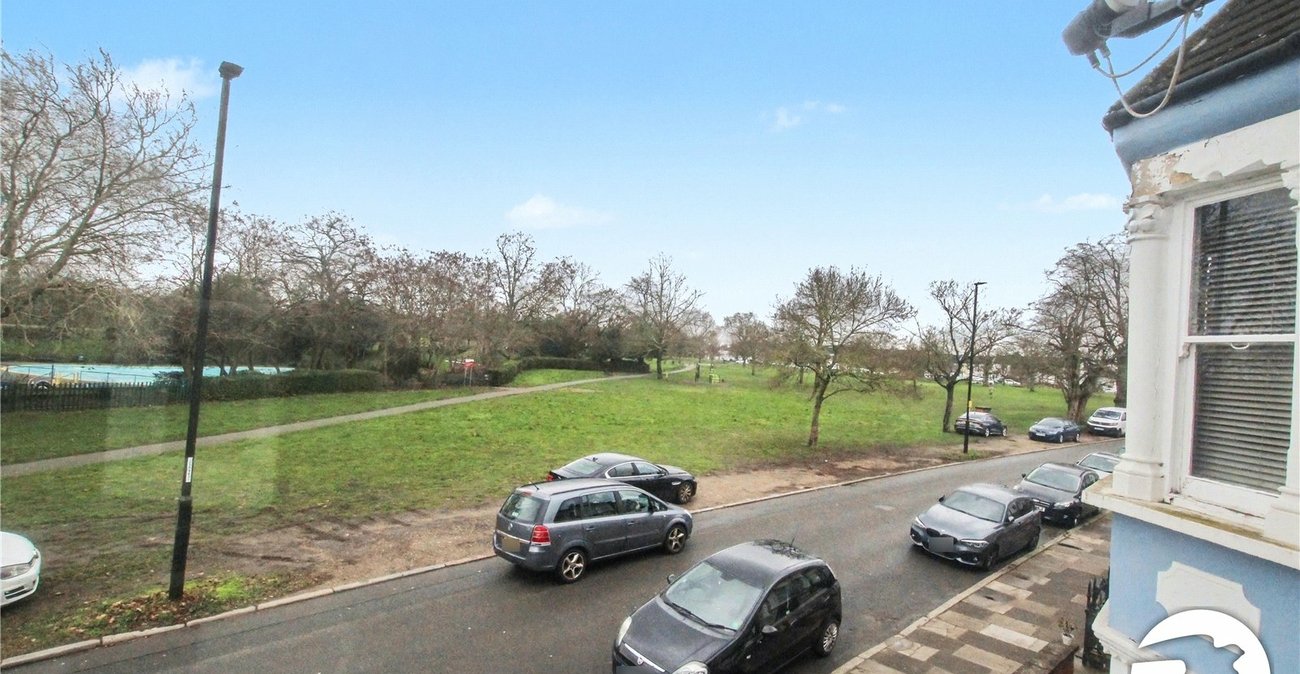 3 bedroom house for sale in Plumstead Common | Robinson Jackson