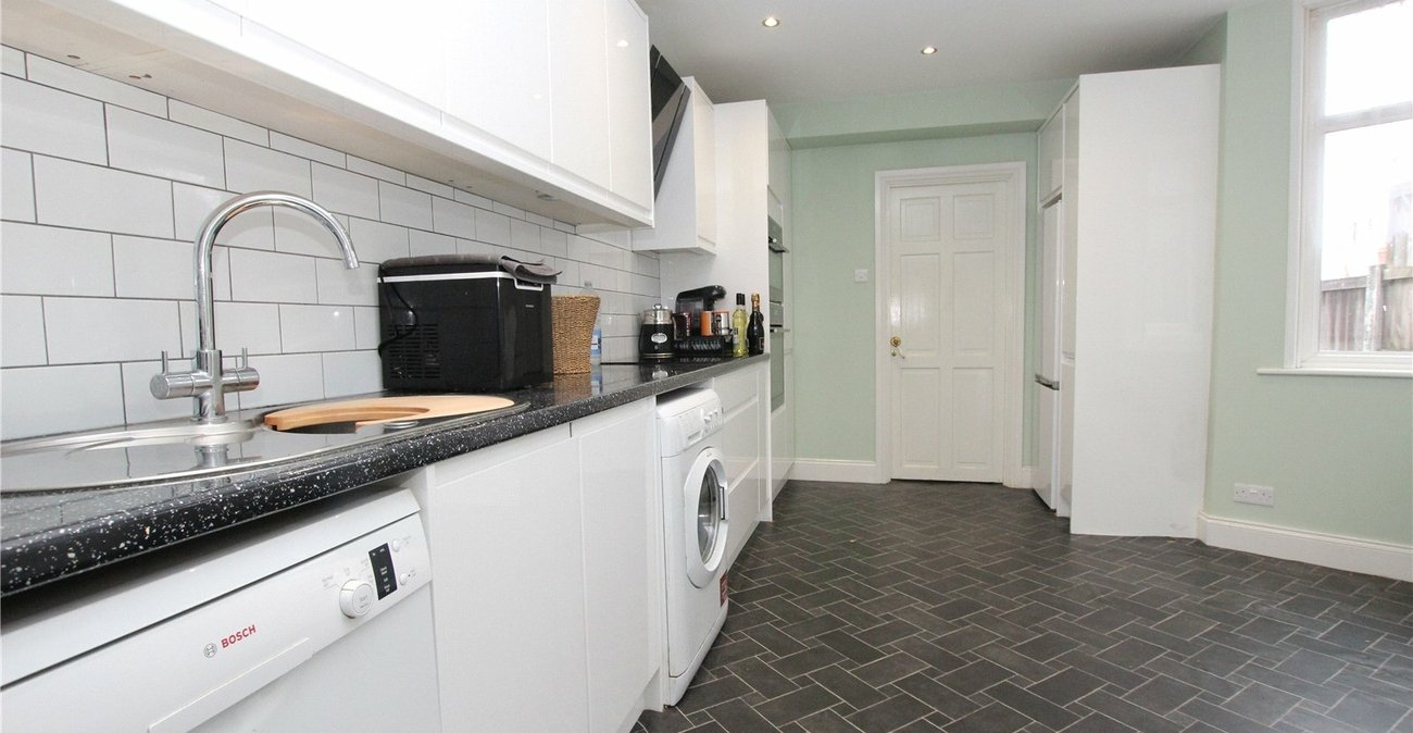 3 bedroom house for sale in Plumstead Common | Robinson Jackson