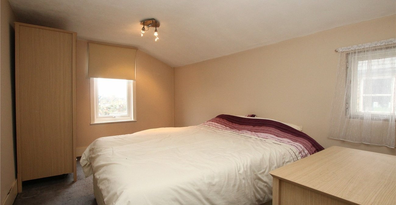 3 bedroom house for sale in Plumstead Common | Robinson Jackson