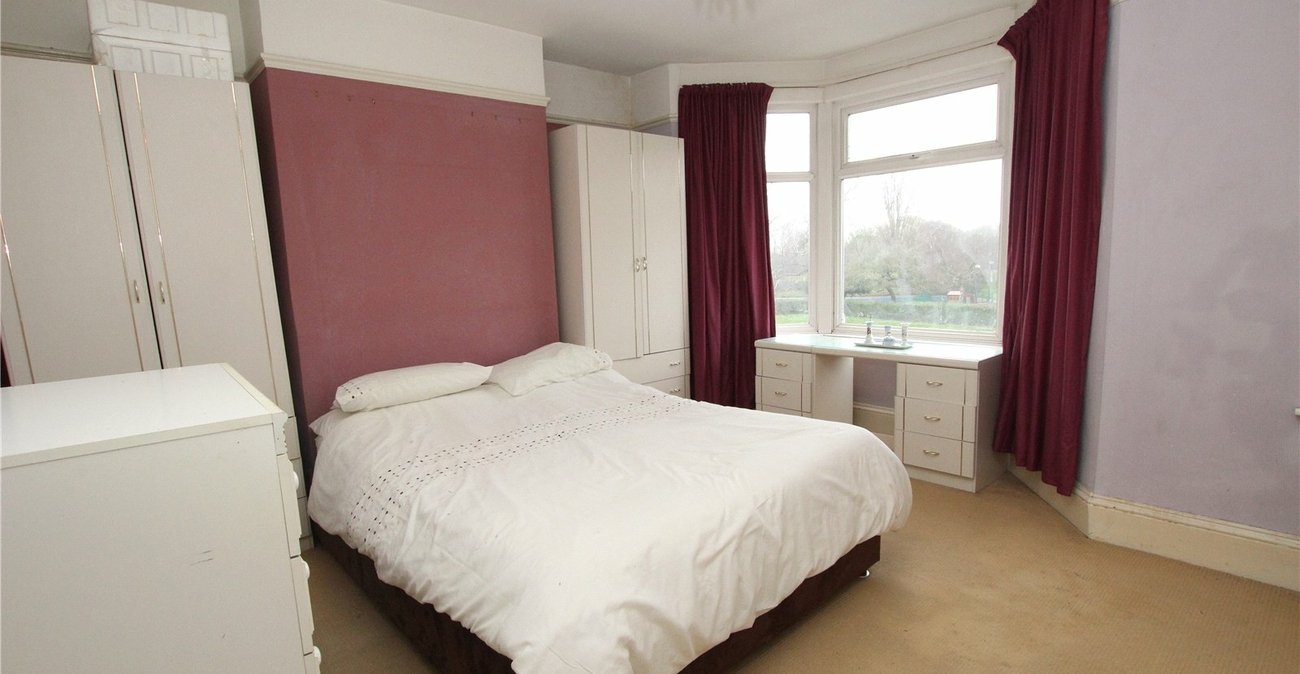 3 bedroom house for sale in Plumstead Common | Robinson Jackson