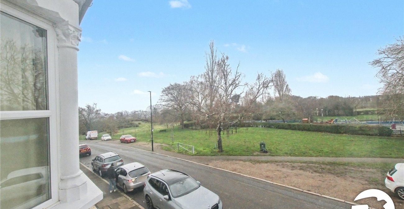 3 bedroom house for sale in Plumstead Common | Robinson Jackson