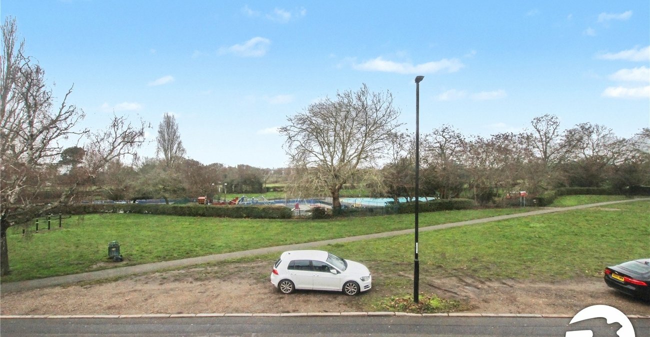 3 bedroom house for sale in Plumstead Common | Robinson Jackson