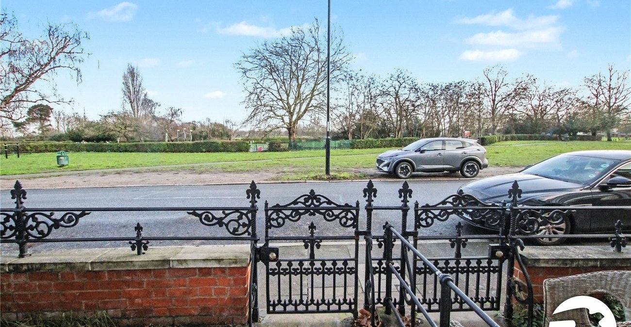 3 bedroom house for sale in Plumstead Common | Robinson Jackson