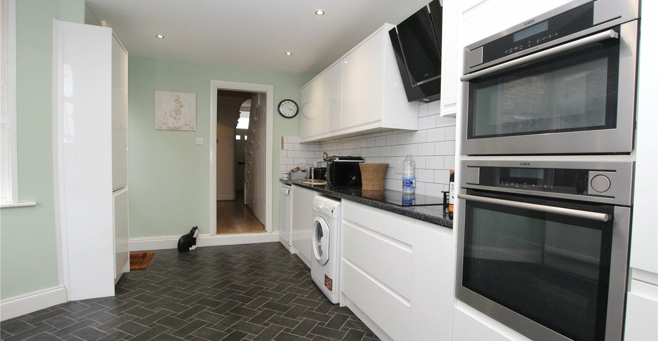 3 bedroom house for sale in Plumstead Common | Robinson Jackson