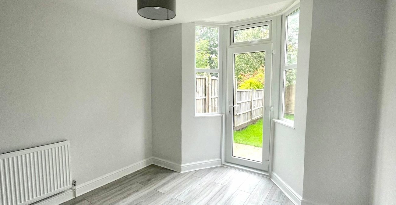2 bedroom property for sale in London | Robinson Jackson