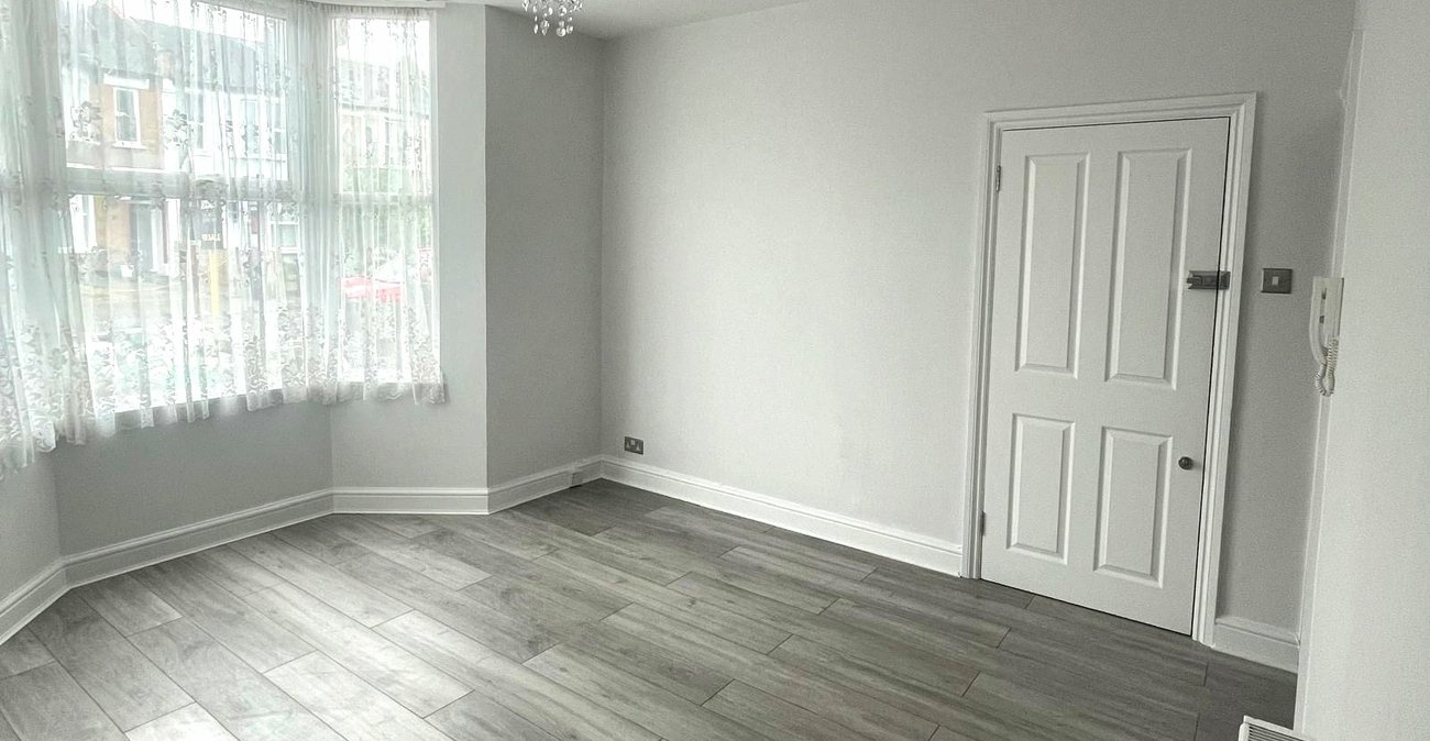 2 bedroom property for sale in London | Robinson Jackson