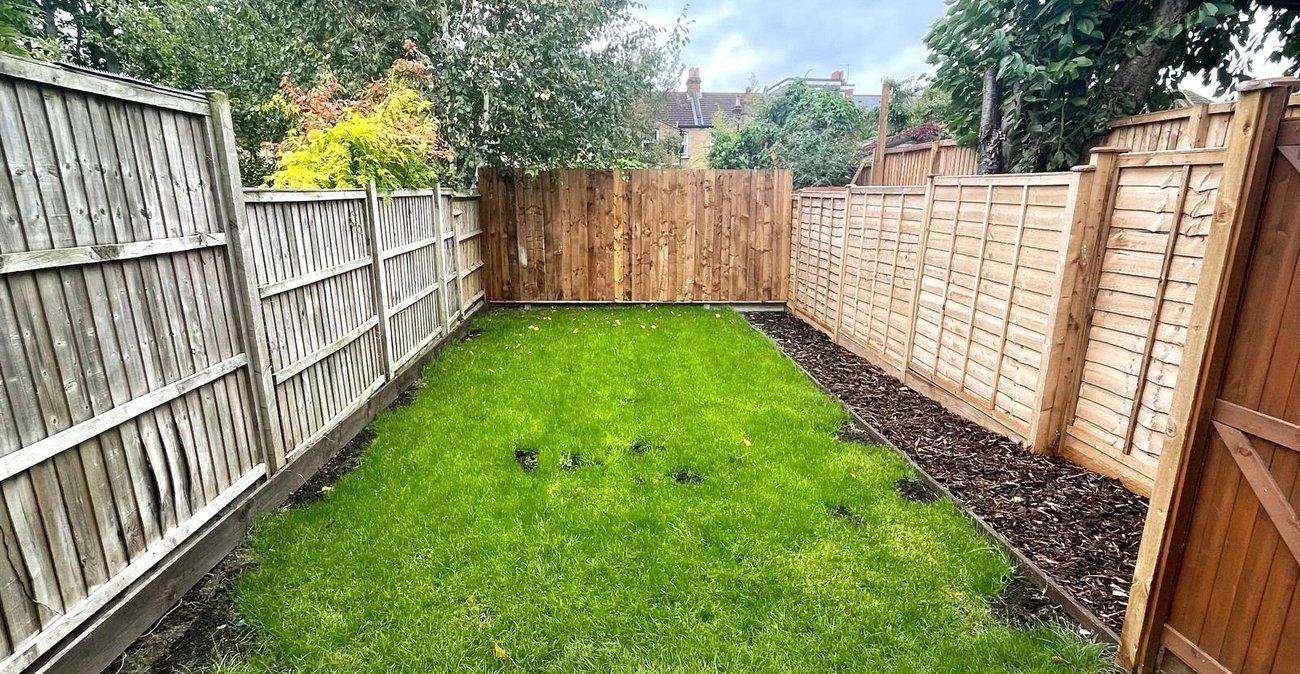 2 bedroom property for sale in London | Robinson Jackson