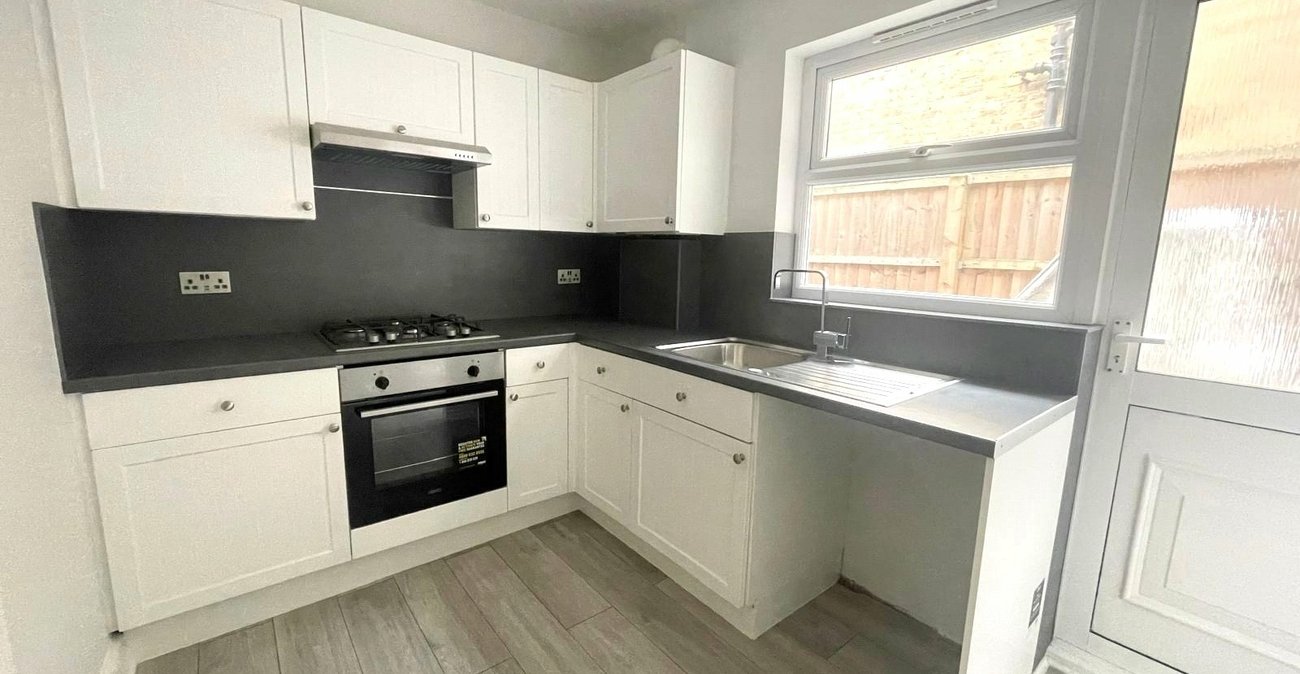 2 bedroom property for sale in London | Robinson Jackson