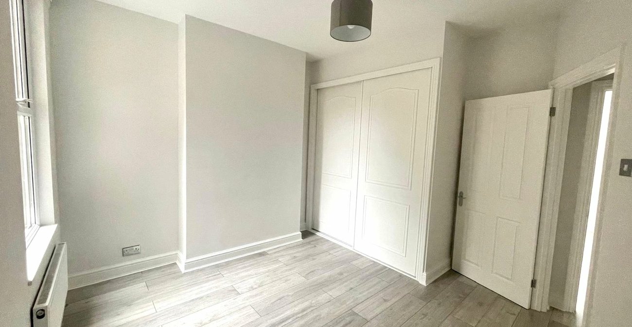 2 bedroom property for sale in London | Robinson Jackson