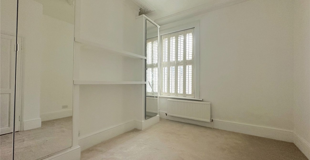 2 bedroom property for sale in London | Robinson Jackson