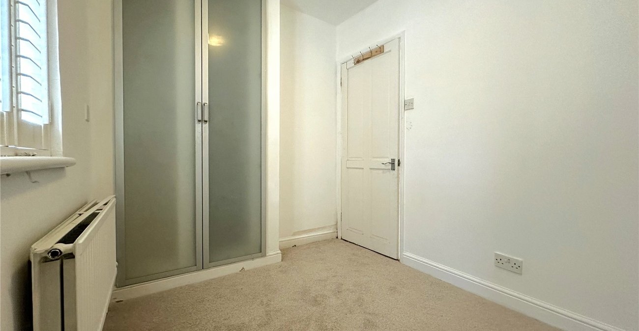 2 bedroom property for sale in London | Robinson Jackson