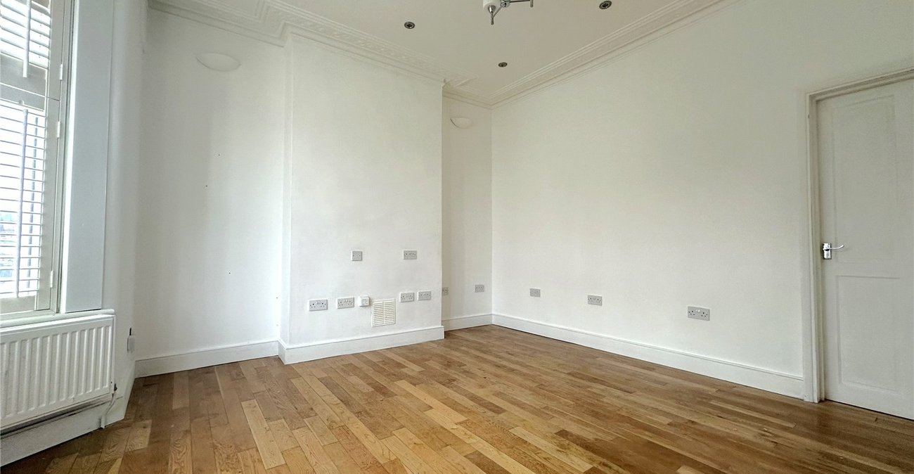 2 bedroom property for sale in London | Robinson Jackson