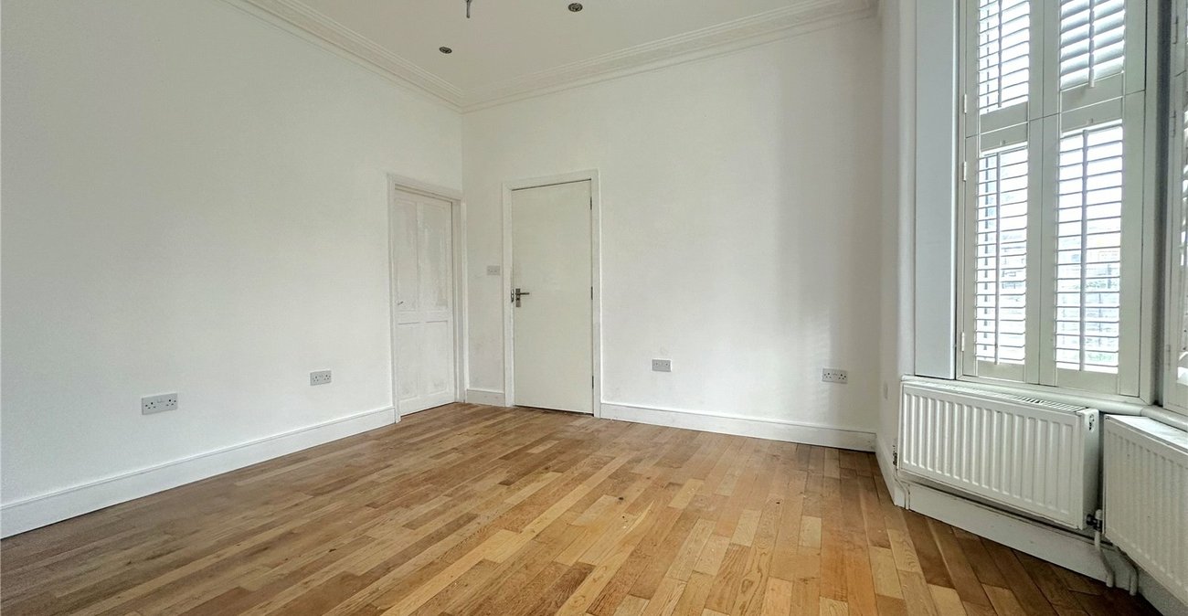 2 bedroom property for sale in London | Robinson Jackson