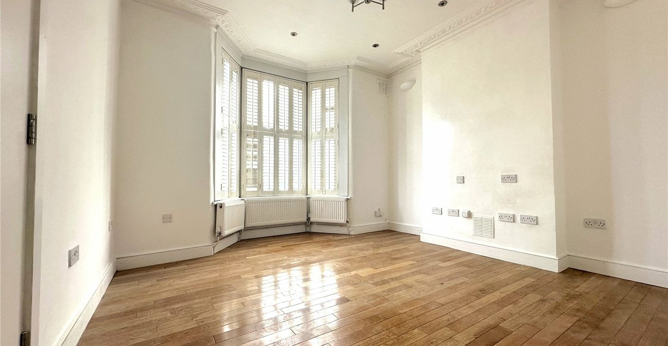 2 bedroom property for sale in London | Robinson Jackson