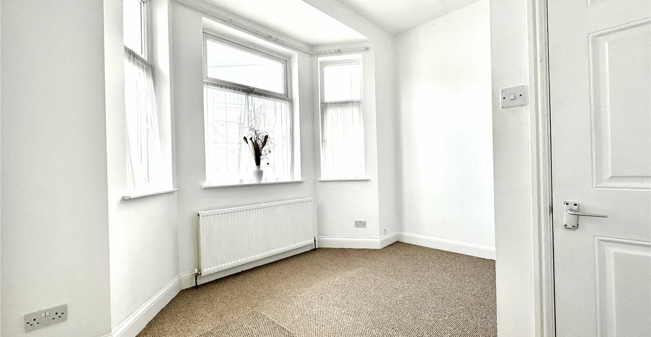 2 bedroom house for sale in London | Robinson Jackson