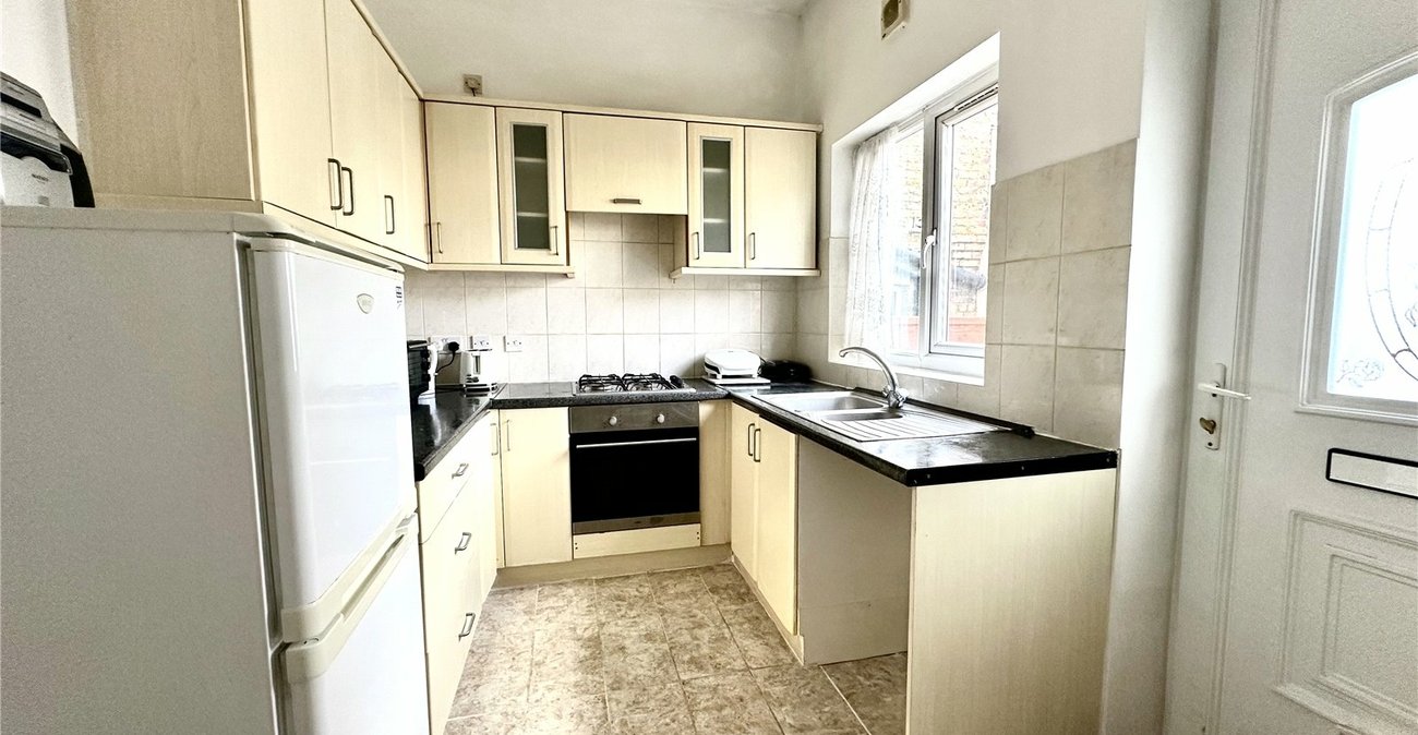 2 bedroom house for sale in London | Robinson Jackson