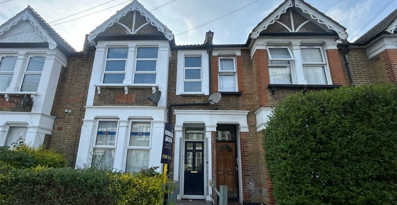 2 bedroom property for sale in London | Robinson Jackson
