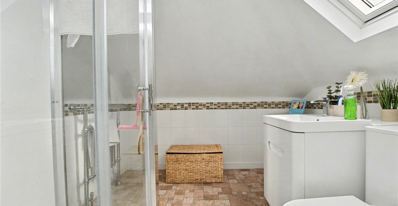 5 bedroom bungalow for sale in Bexleyheath | Robinson Jackson