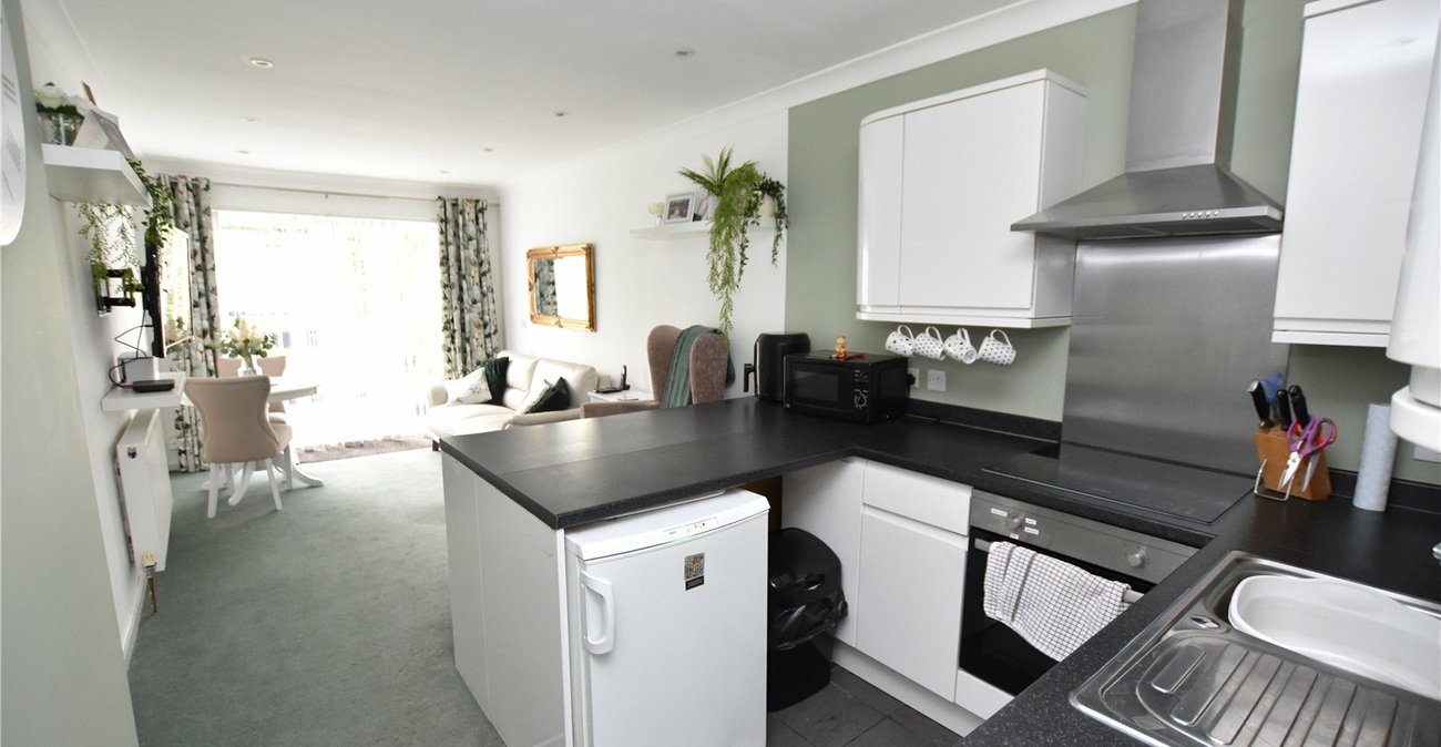 5 bedroom bungalow for sale in Bexleyheath | Robinson Jackson