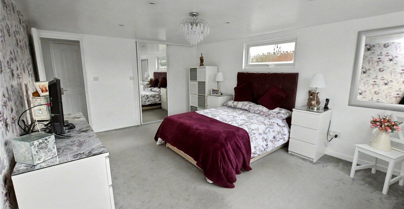 5 bedroom bungalow for sale in Bexleyheath | Robinson Jackson