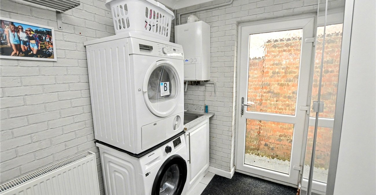 5 bedroom bungalow for sale in Bexleyheath | Robinson Jackson