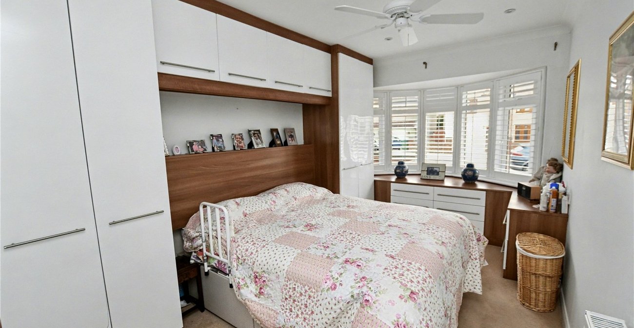 5 bedroom bungalow for sale in Bexleyheath | Robinson Jackson