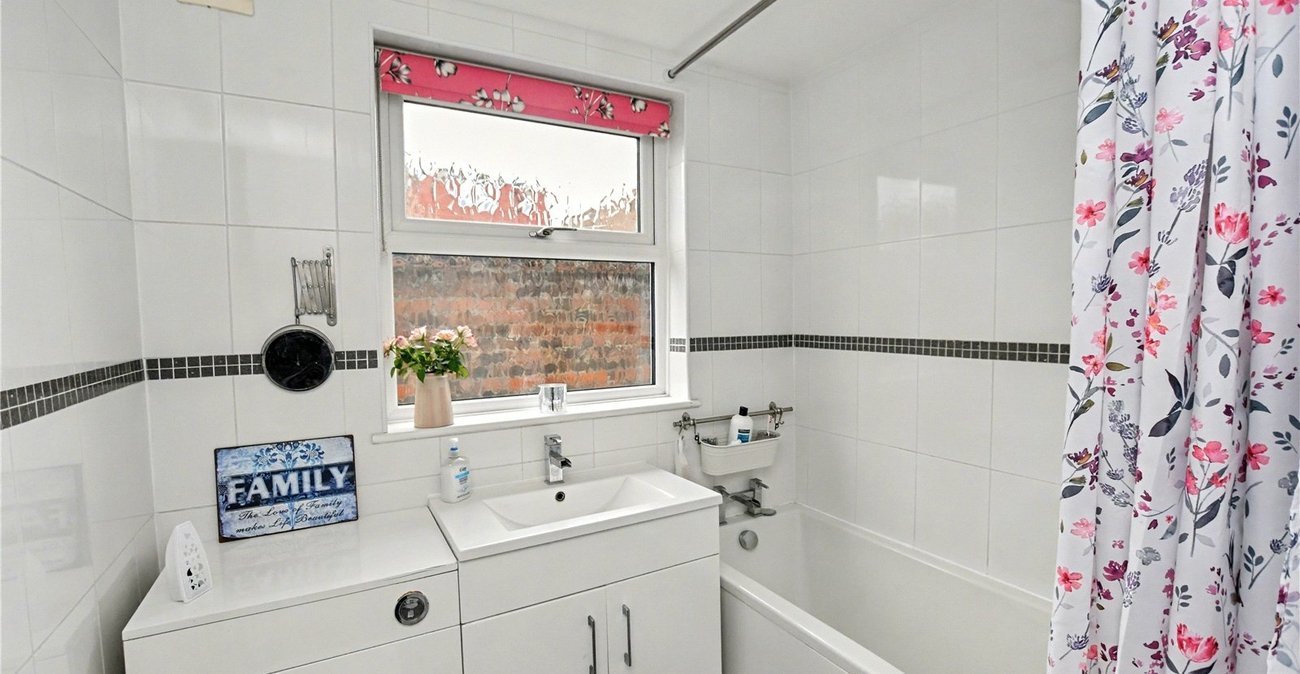 5 bedroom bungalow for sale in Bexleyheath | Robinson Jackson