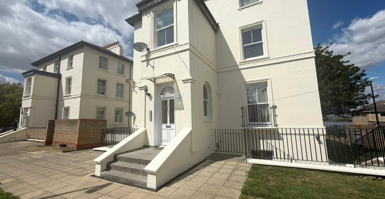 2 bedroom property for sale in Northfleet | Robinson Michael & Jackson
