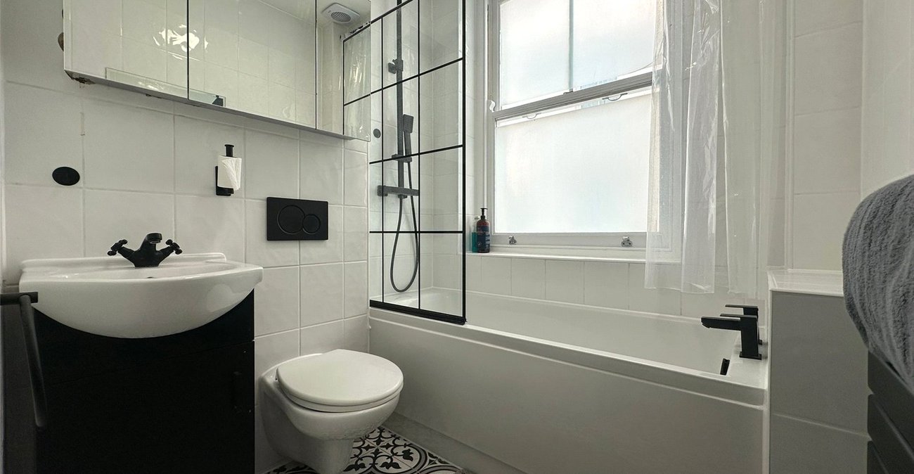 2 bedroom property for sale in Northfleet | Robinson Michael & Jackson