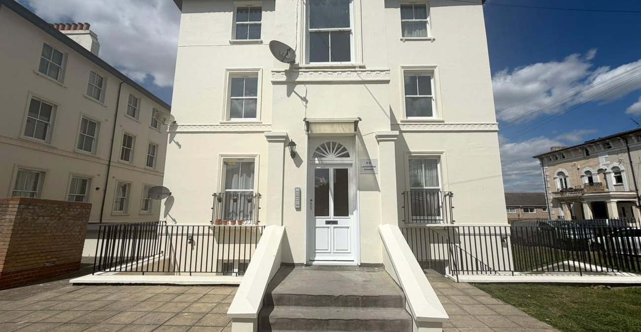 2 bedroom property for sale in Northfleet | Robinson Michael & Jackson