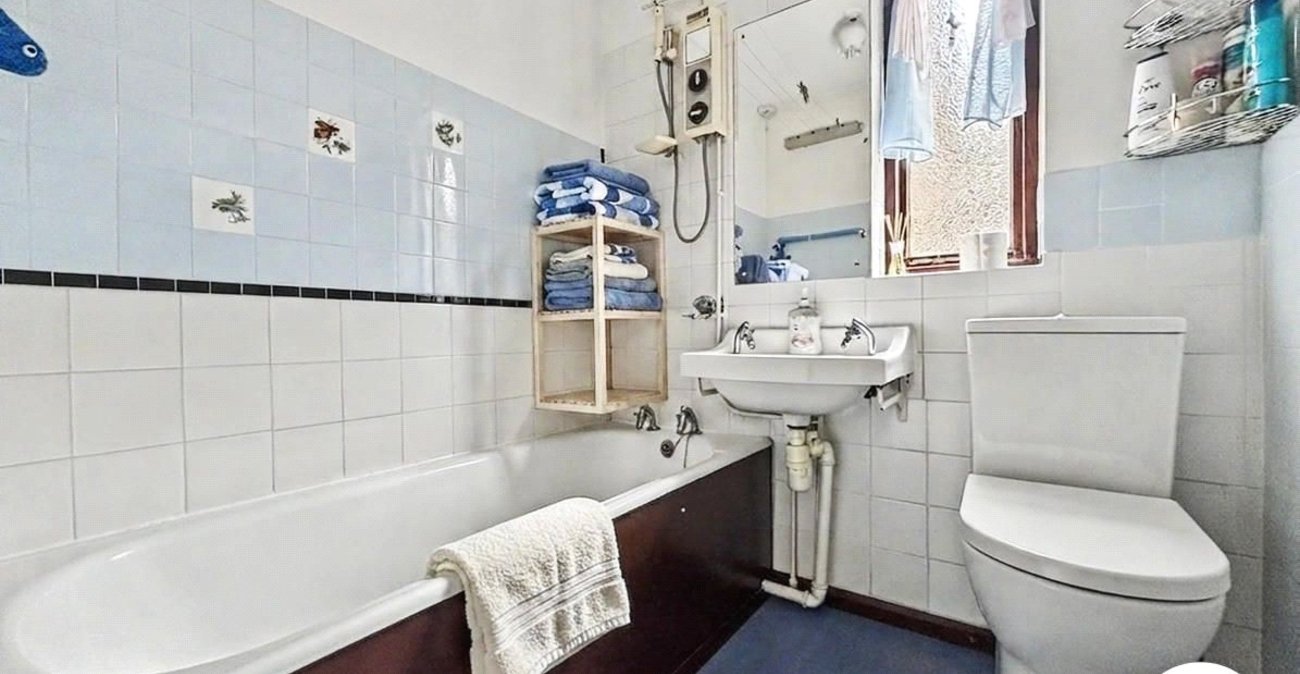 2 bedroom bungalow for sale in Chatham | Robinson Michael & Jackson