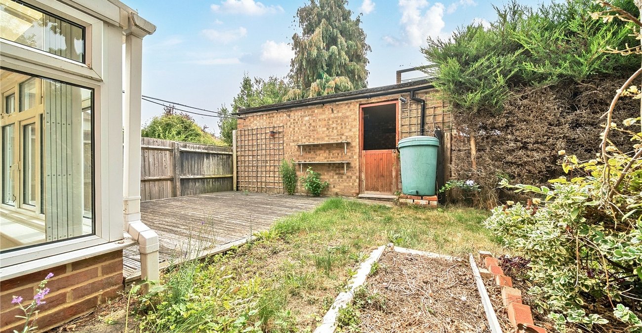 3 bedroom house for sale in London | Robinson Jackson