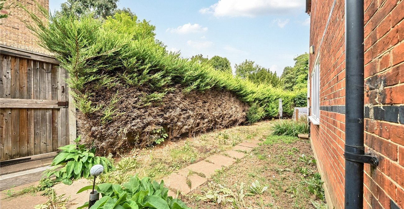 3 bedroom house for sale in London | Robinson Jackson