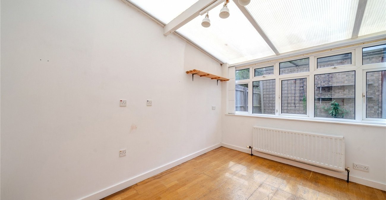 3 bedroom house for sale in London | Robinson Jackson