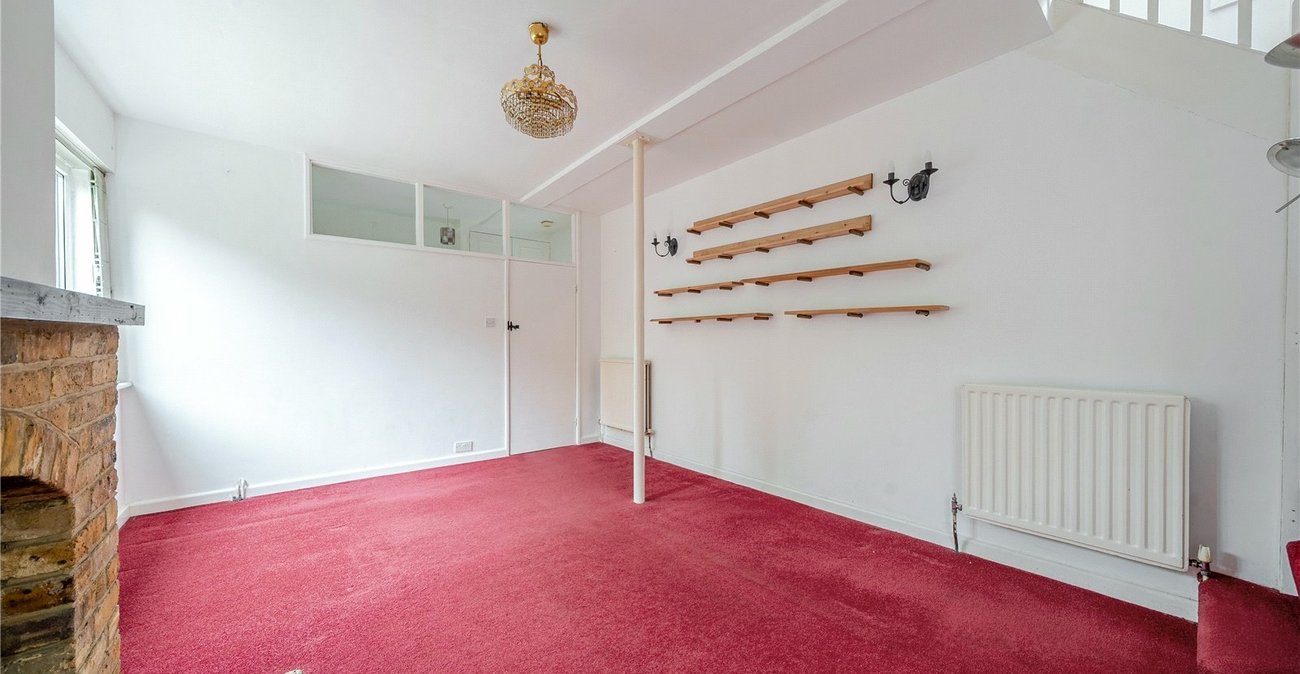 3 bedroom house for sale in London | Robinson Jackson