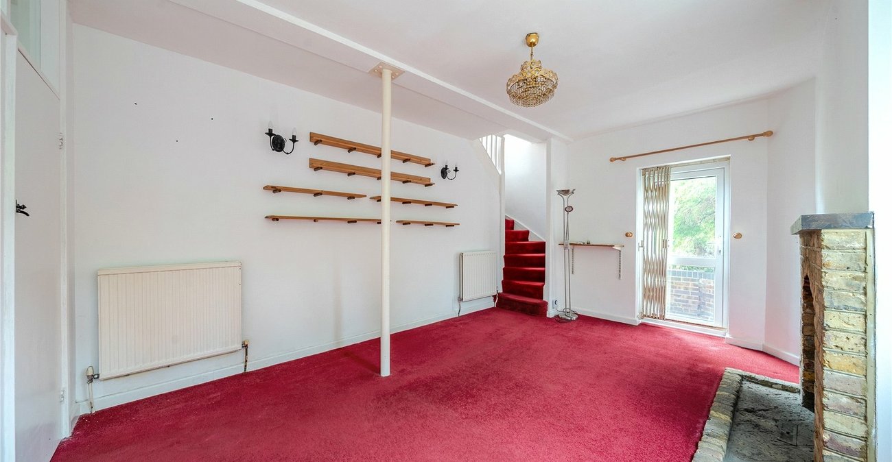 3 bedroom house for sale in London | Robinson Jackson