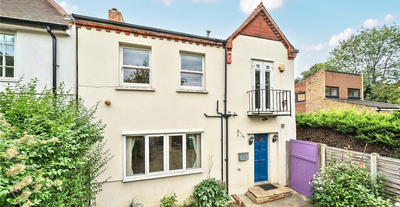 3 bedroom house for sale in London | Robinson Jackson