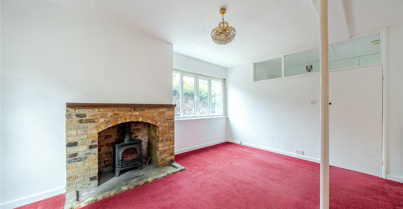 3 bedroom house for sale in London | Robinson Jackson