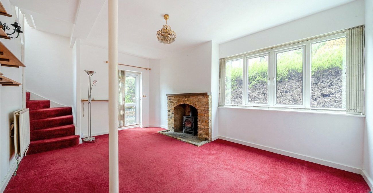 3 bedroom house for sale in London | Robinson Jackson