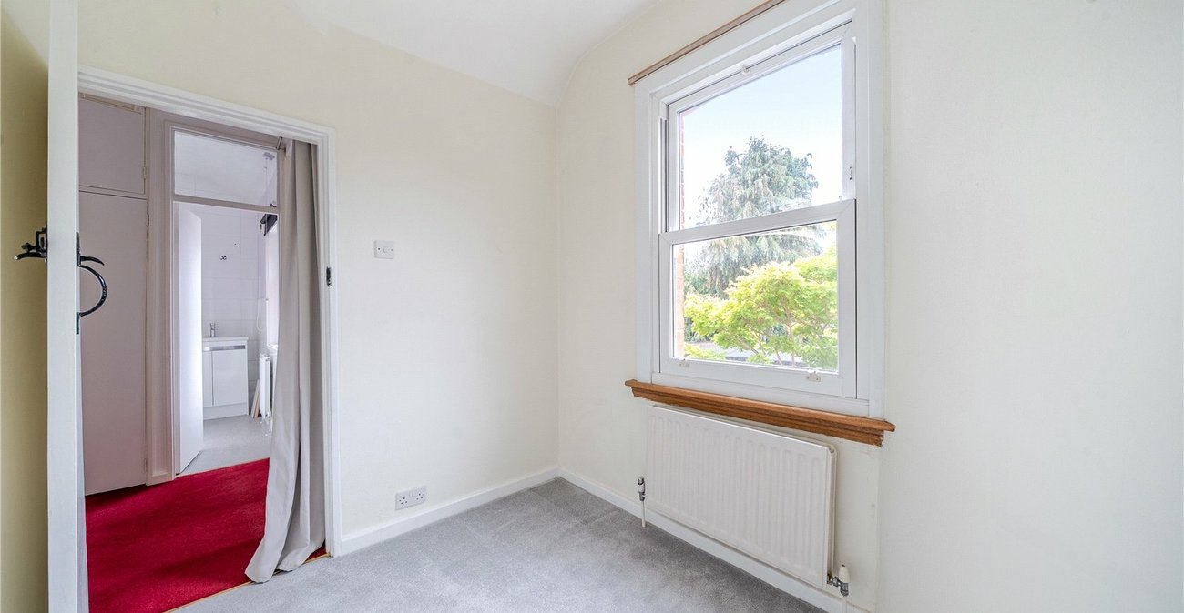 3 bedroom house for sale in London | Robinson Jackson