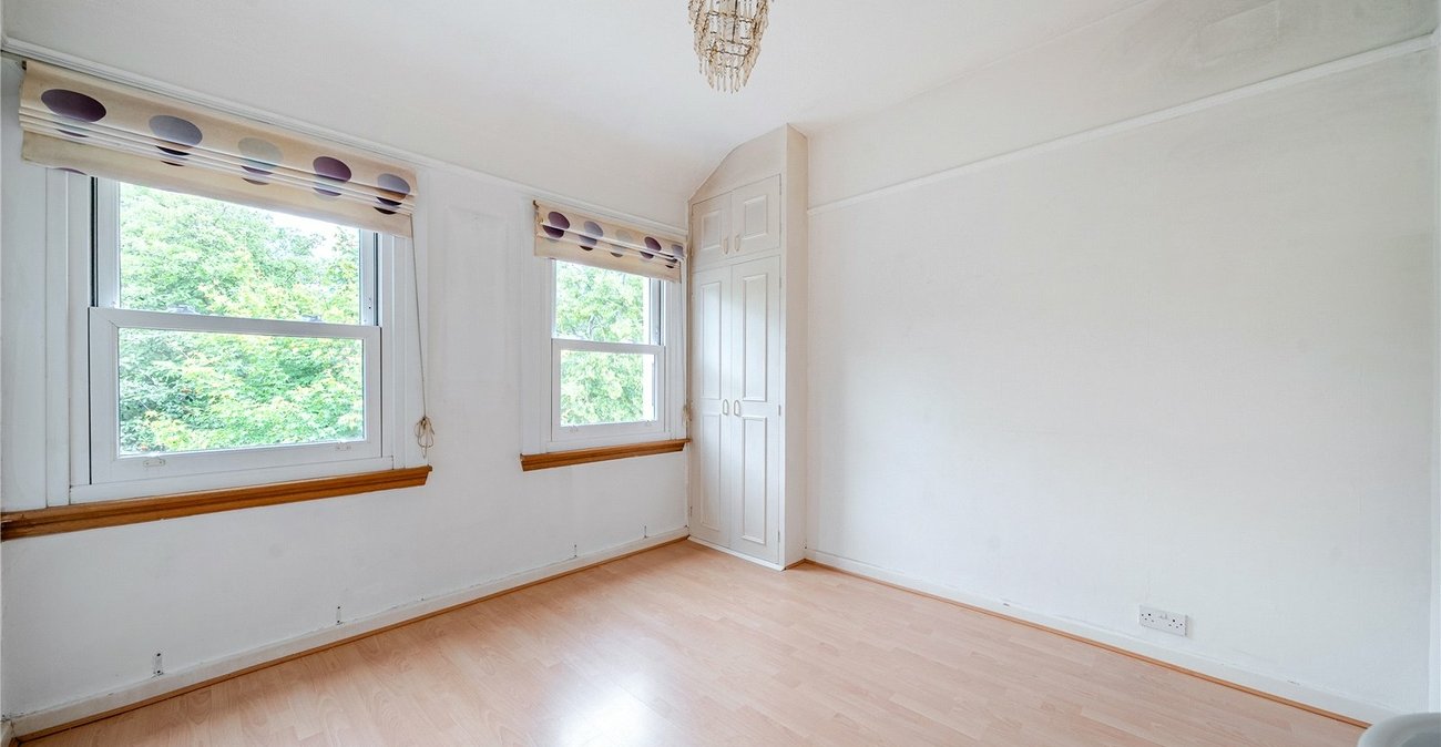 3 bedroom house for sale in London | Robinson Jackson