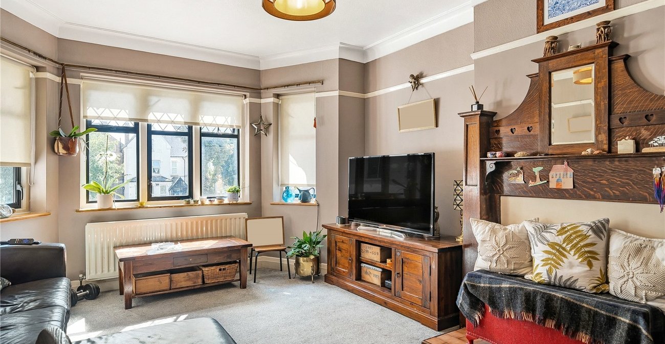 2 bedroom property for sale in London | Robinson Jackson